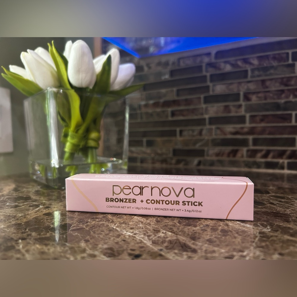 PEAR NOVA Bronzer + Contour Stick in Light, NIB, Brand New